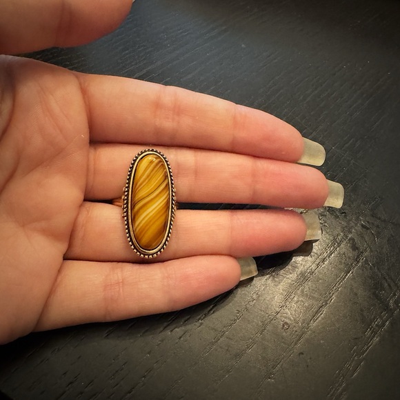 Vintage Avon Gold and Brown Statement Ring - Picture 2 of 7